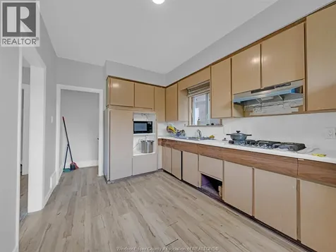 353 Indian Road Windsor ON N9E 2M1