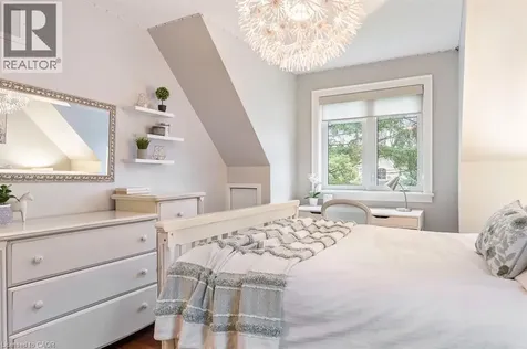 1071 Melvin Avenue Oakville ON L6J 2V8