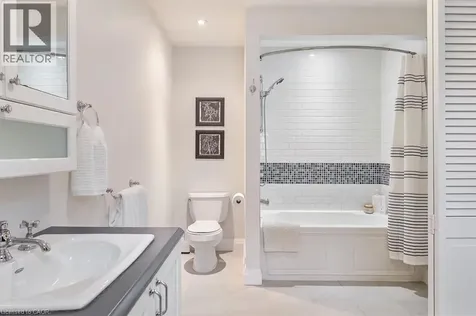 1071 Melvin Avenue Oakville ON L6J 2V8