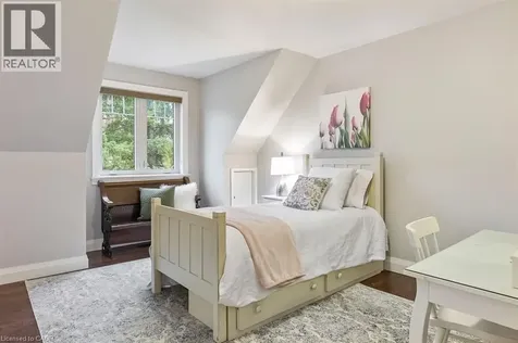 1071 Melvin Avenue Oakville ON L6J 2V8