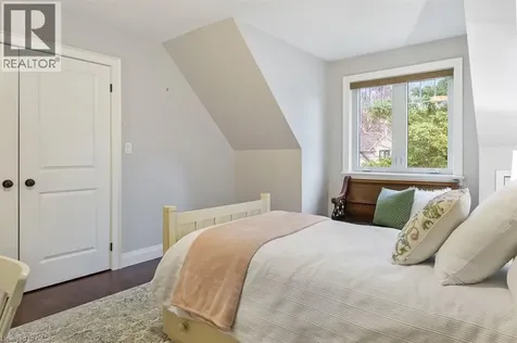 1071 Melvin Avenue Oakville ON L6J 2V8