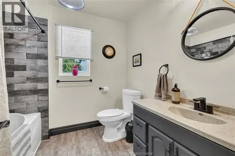 458 County Rd 34 West Kingsville ON N8M 2X5