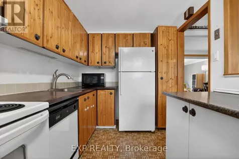 42F Benlea Drive Ottawa ON K2G 4A9