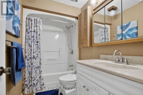 42F Benlea Drive Ottawa ON K2G 4A9