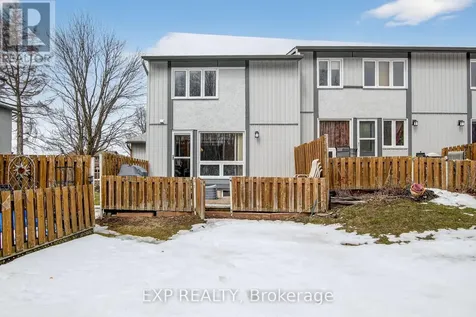 42F Benlea Drive Ottawa ON K2G 4A9
