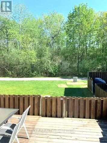42F Benlea Drive Ottawa ON K2G 4A9
