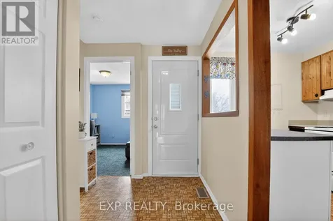 42F Benlea Drive Ottawa ON K2G 4A9