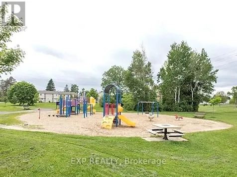 42F Benlea Drive Ottawa ON K2G 4A9