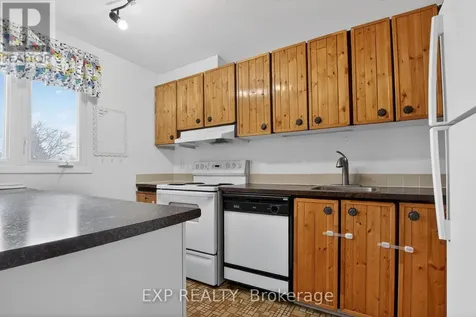 42F Benlea Drive Ottawa ON K2G 4A9