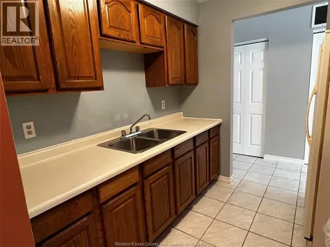 3875 Tecumseh Road East Windsor ON N8W 1T1