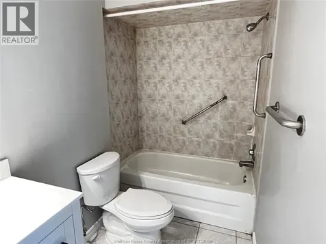 3875 Tecumseh Road East Windsor ON N8W 1T1