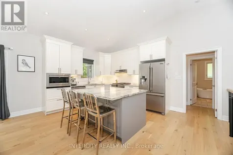 41 Tall Pines Drive Tiny ON L9M 0H4