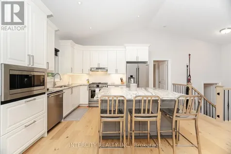 41 Tall Pines Drive Tiny ON L9M 0H4