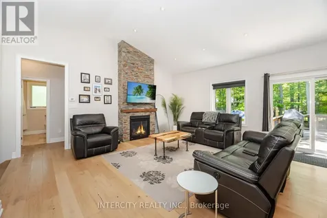 41 Tall Pines Drive Tiny ON L9M 0H4