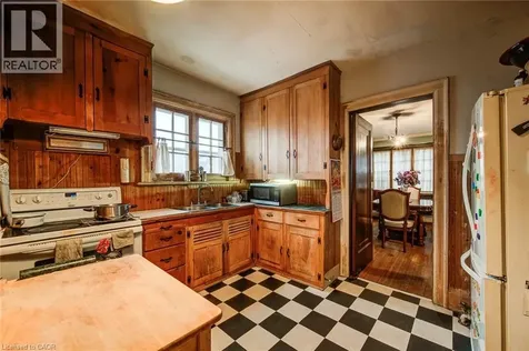 71 Margaret Avenue Kitchener ON N2H 4H3