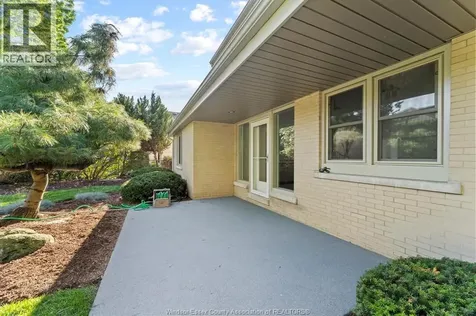 2371 Riverside Drive West Windsor ON N9B 1B1