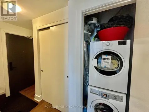 255 Bay Street Ottawa ON K1R 0C5