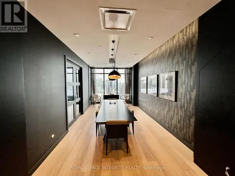 255 Bay Street Ottawa ON K1R 0C5