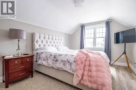 143 Huxley Avenue South Hamilton ON L8K 2P9