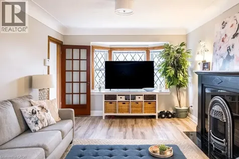 143 Huxley Avenue South Hamilton ON L8K 2P9