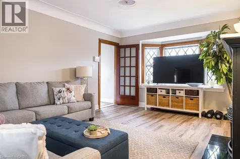 143 Huxley Avenue South Hamilton ON L8K 2P9