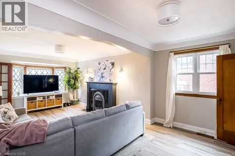 143 Huxley Avenue South Hamilton ON L8K 2P9