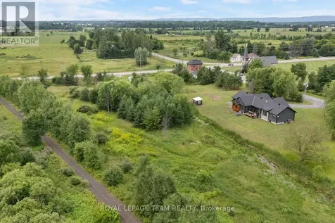 3783 Woodkilton Road Ottawa ON K0A 3M0