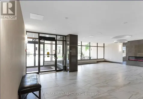 130 Neptune Drive Toronto (englemount-lawrence) ON M6A 1X5