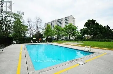 130 Neptune Drive Toronto (englemount-lawrence) ON M6A 1X5