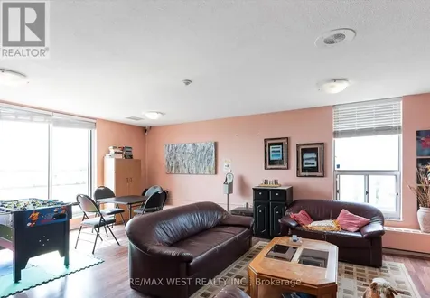 130 Neptune Drive Toronto (englemount-lawrence) ON M6A 1X5