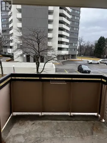 130 Neptune Drive Toronto (englemount-lawrence) ON M6A 1X5