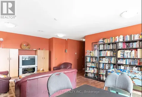 130 Neptune Drive Toronto (englemount-lawrence) ON M6A 1X5