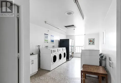 130 Neptune Drive Toronto (englemount-lawrence) ON M6A 1X5