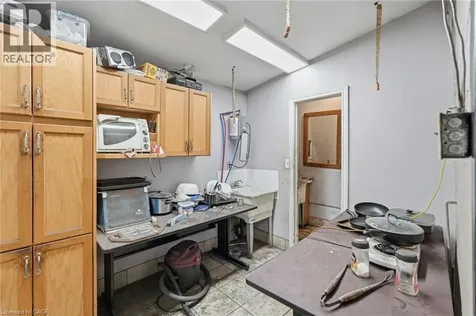 25 Kenmore Avenue Stoney Creek ON L8E 5N1