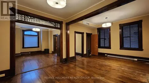 113 Murray Street Ottawa ON K1N 5M5