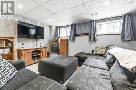 16 Heritage Drive Petawawa ON K8H 3J3