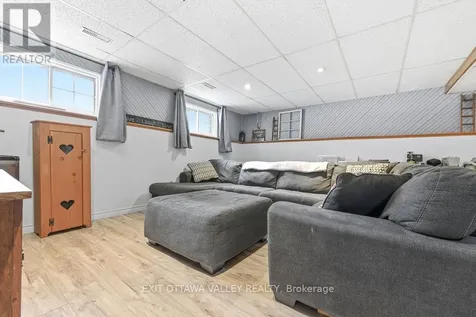 16 Heritage Drive Petawawa ON K8H 3J3