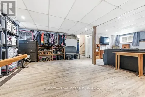 16 Heritage Drive Petawawa ON K8H 3J3
