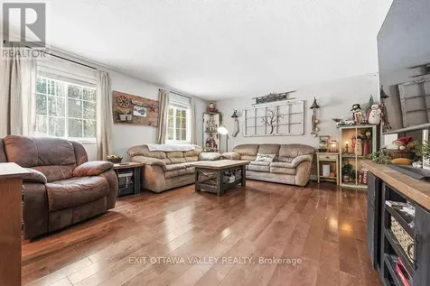 16 Heritage Drive Petawawa ON K8H 3J3