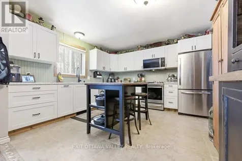 16 Heritage Drive Petawawa ON K8H 3J3