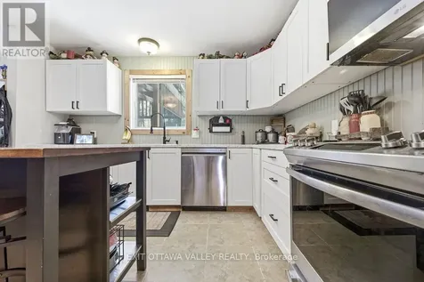 16 Heritage Drive Petawawa ON K8H 3J3