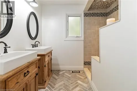 221 Old Onondaga Road East Brantford ON N3T 5L4