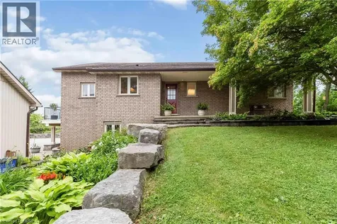 221 Old Onondaga Road East Brantford ON N3T 5L4