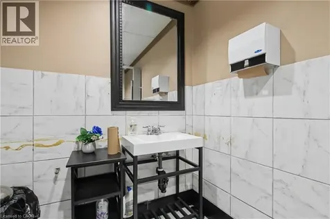 826 Queenston Road Hamilton ON L8G 4A8
