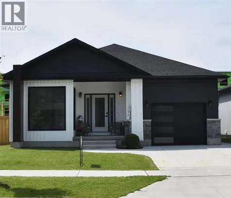 207 Essex Street Sarnia ON N7T 0C2