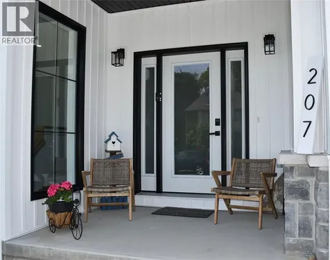 207 Essex Street Sarnia ON N7T 0C2