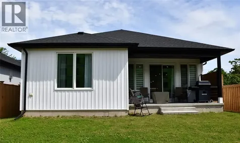 207 Essex Street Sarnia ON N7T 0C2