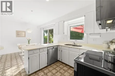 20 Arkendo Drive Oakville ON L6J 5T9