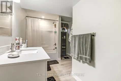 42 Seaton Crescent Tillsonburg ON N4G 0J8