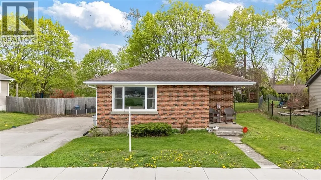 19 Broadway Street Lambton Shores ON N0N 1J0